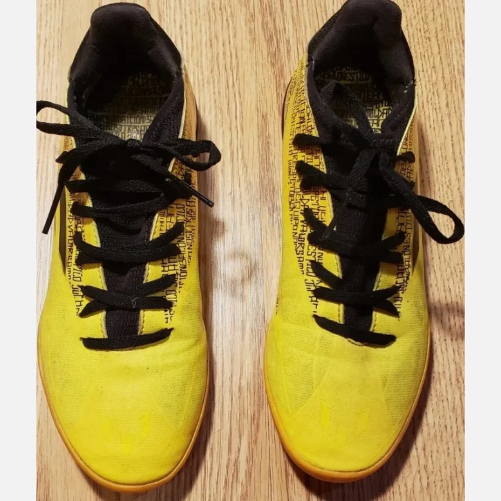 Adidas Men's Cleats Size: 6 Yellow and Black
